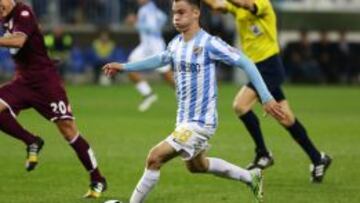 Juanpi, conduce el balón durante el partido ante el Deportivo.