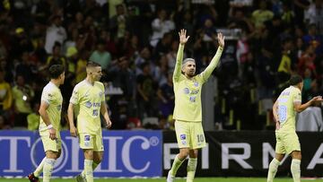 MEX1764. CIUDAD DE MÉXICO (MÉXICO), 08/04/2023.- Diego Valdés (c) del América celebra hoy tras anotar contra el Monterrey, durante un partido por la jornada 14 del torneo Clausura 2023 de la Liga MX, en el Estadio Azteca de Ciudad de México (México). EFE/Sáshenka Gutiérrez