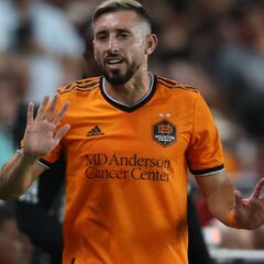 Héctor Herrera bromea sobre su expulsión por falta a Chicharito: “No, no fue roja, ni le toqué”