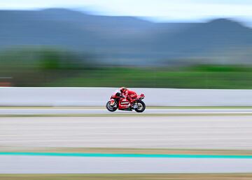 Francesco Bagnaia durante la ronda clasificatoria del Gran Premio de Cataluña de Moto GP.