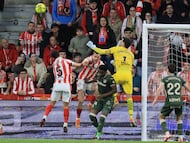 02-03-26, JUAN SORIANO DESPEJA DE PUÑOS ANTE DIEGO SANCHEZ Y DUBASIN.