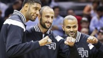 Los Spurs reciben el anillo y Parker decide ante Dallas
