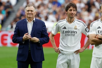 Jos谷 Antonio Camacho y Esteban Granero antes del partido ben谷fico de leyendas XII Coraz車n Classic Match Real Madrid-Borussia Dortmund.