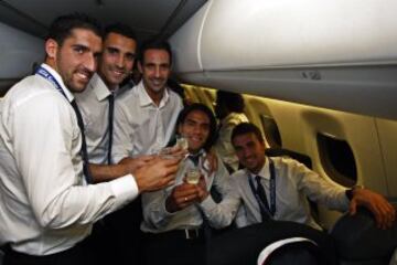 Raúl García celebra con sus compañeros la Supercopa de Europa de 2012 ganada al Chelsea.