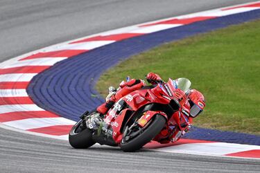 El piloto español Marc Márquez compite por la victoria en el Gran Premio de Austria de MotoGP. 