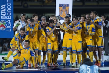 La noche del 13 de diciembre el futbol nos regaló un partido especial en el Olímpico Universitario. Pumas había conseguido remontar una desventaja de tres goles ante Tigres y mandó el partido a tiempo extra. Tigres volvió a ponerse al frente en el global pero Universidad Nacional respondió con un tanto a instantes de que terminara el encuentro. Al final el título fue para los regiomontanos por la vía de los penales. 