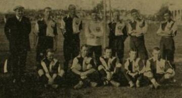 En 1910 apareció la primera camiseta de la selección chilena. Era mitad Roja, mitad blanca.