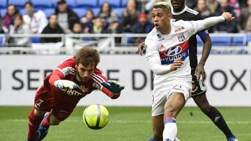 El Lyon sigue en la lucha por la Champions con gol de Mariano