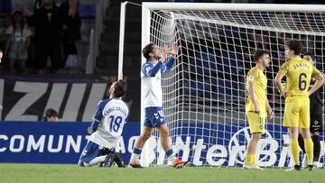 Álex Corredera se lamenta de la ocasión fallada ante el Andorra.