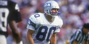 La carrera de Largent estuvo muy cerca de terminar incluso antes de comenzar. Oilers, equipó que lo reclutó, planeaba cortarlo, pero Seahawks entregó un pick de octava ronda del draft para hacerse del wide reicever. Largent respondió con una de las carreras más importantes en la posición de receptor.