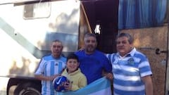 Hinchas argentinos en la traves&iacute;a de ver a Messi 