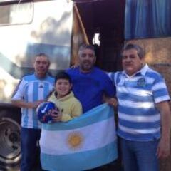 Con Argentina a todos lados: amigos y fútbol para ver a Messi