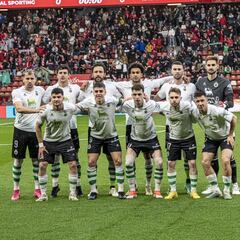 Aprobados y suspensos del Racing en El Molinón: Arana, Peque y Morante, de matrícula