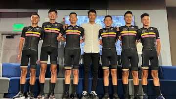 Egan Bernal junto a jóvenes talentos que hacen parte de EB Project, proyecto comandado por el ciclista.