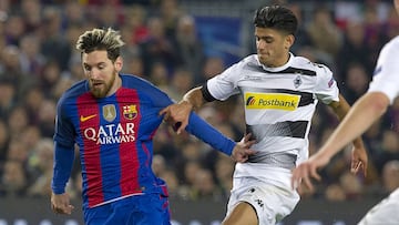 Mahmoud Dahoud y Messi.