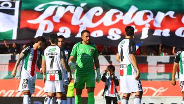 Futbol, Palestino vs Universidad Catolica.
Fecha 13, Liga de Primera 2025.
El equipo de Palestino es fotografiado contra Universidad Catolica durante el partido de primera division disputado en el estadio La Cisterna en Santiago, Chile.
01/06/2025
Jonnathan Oyarzun/Photosport
Football, Palestino vs Universidad Catolica.
13st turn, 2025 First division league.
Palestino’s teams are pictured against Universidad Catolica during the first division match held at the La Cisterna stadium in Santiago, Chile.
01/06/2025
Jonnathan Oyarzun/Photosport