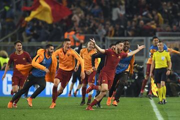 3-0. Kostas Manolas celebró el tercer gol.