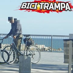 Cámara oculta: esto es lo que pasa cuando colocas una bici 'trampa' sin atar en Barcelona