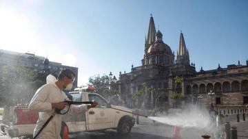 El gobernador de Jalisco, Enrique Alfaro, anunció este viernes un paquete de medidas económicas por mil millones de pesos.