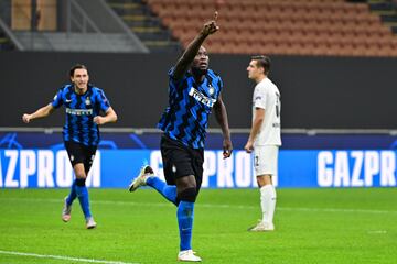 Romelu Lukaku celebró el primer gol del Inter.