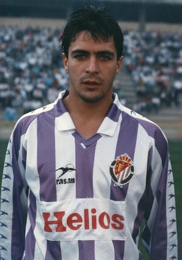 Jugó con el Valladolid de 1986 a 1991.