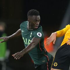 Mourinho vuelve a poner a Davinson y Tottenham empata