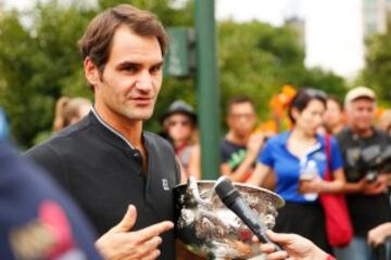 El día después: Federer celebró su título con los fans