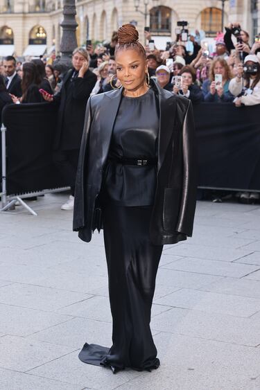 Janet Jackson llega a Tom Ford durante la colección de moda femenina primavera-verano 2026, en el marco de la Semana de la Moda de París, el 1 de octubre de 2025 en París, Francia.