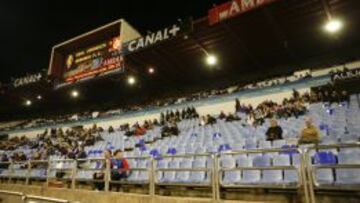 POCO INTERÉS. Sólo 6.500 aficionados fueron a La Romareda a ver el Zaragoza-Granada.