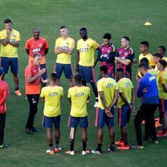 Queiroz envía mensaje de aliento previo a Perú