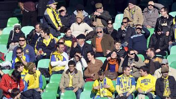 Afición del Cádiz, en el Villamarín.