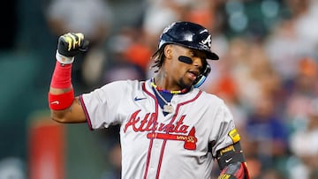 Houston (United States), 17/04/2024.- Atlanta Braves outfielder Ronald Acuña Jr. reacts after getting a hit against Houston Astros starting pitcher J.PFrance during the first inning of the Major League Baseball (MLB) game between the Houston Astros and the Atlanta Braves in Houston, Texas, USA, 17 April 2024. (Francia) EFE/EPA/ADAM DAVIS
