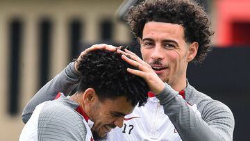 La felicidad de Luis Díaz en el rondo de Liverpool