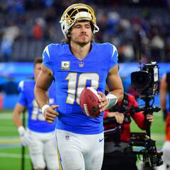 Who should I start in Fantasy Football? NFL Week 12 roster recommendations by position