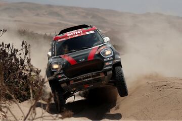 Tercera etapa entre San Juan de Marcona y Arequipa. El piloto saudí Yazeed Al Rajhi.