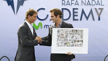 Rafa Nadal y Roger Federer, durante la inauguraci&oacute;n oficial del centro Rafa Nadal Academy by Movistar.