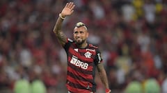 Flamengo's Chilean Arturo Vidal celebrates after defeating Corinthians during the Copa Libertadores football tournament quarterfinals second leg match at the Maracana stadium in Rio de Janeiro, Brazil, on August 9, 2022. (Photo by Carl DE SOUZA / AFP)