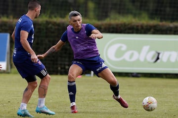 El capitán de la última estrella del Medellín tuvo su primer entrenamiento en su nuevo ciclo con el club y fue presentado ante los medios de comunicación.