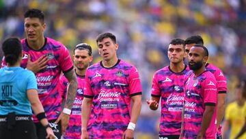 Facundo Almada of Mazatlan during the 17th round match between America and Mazatlan FC as part of the Liga BBVA MX, Torneo Clausura 2025 at Ciudad de los Deportes Stadium, on April 19, 2025 in Mexico City, Mexico.