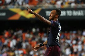 2-4. Pierre-Emerick Aubameyang celebr¨® el cuarto gol.