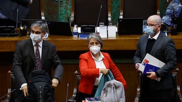 Valparaiso, 18 de abril de 2022.
El ministro de hacienda Mario Marcel, la ministra del trabajo Jeannete Jara y el ministro de la segpres Giorgio Jackson participan la sesion de la Camara de Diputados en la que se discuten y votan los proyectos de retiro de fondos previsionales.
Raul Zamora/Aton Chile