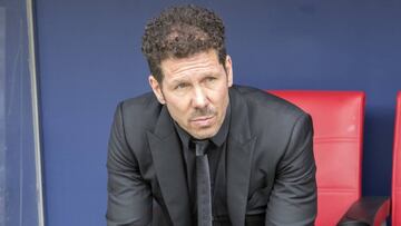 Simeone en el banquillo.