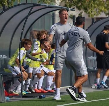 La vida de Cruz no está alejada del fútbol: 