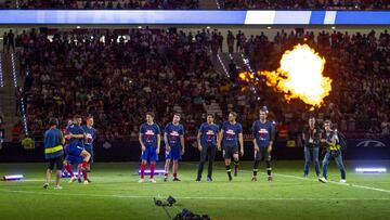 El Atlético celebró la Supercopa de Europa con su afición