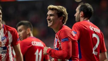 GRAF6975. MADRID, 05/04/2018.- El delantero francés del Atlético de Madrid Antoine Griezmann (c) celebra la consecución del segundo gol ante el Sporting de Lisboa, en partido de ida de cuartos de final de la Liga Europa que se disputa