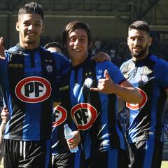 Huachipato vence sin problemas a Everton y sube al tercer lugar