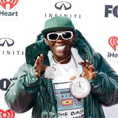 Flavor Flav donates unique gift while meeting with Harvard students