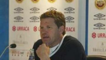 <b> EN PAZ.</B> El club vitoriano no ha querido tener problemas y ha ordenador saldar todas las deudas económicas pendientes.