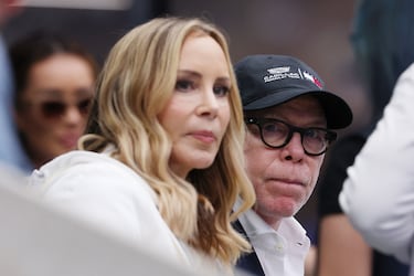 El diseñador de moda Tommy Hilfiger  y su esposa Dee Hilfiger antes de la final individual masculina.