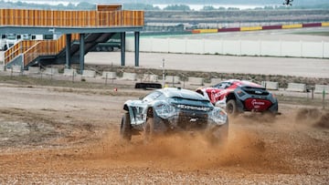 Los coches de ABT Cupra y Acciona Sainz durante los test de Extreme E en Arag&oacute;n.